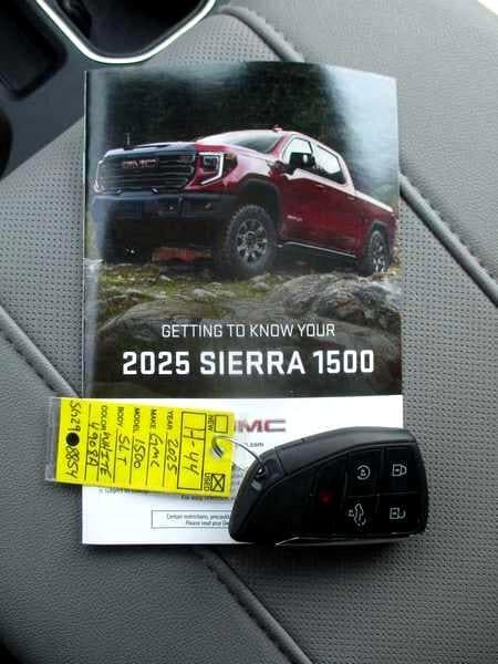 2025 GMC Sierra 1500 SLT - Photo 37