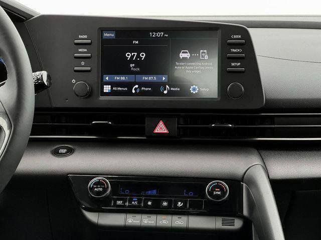 2025 Hyundai Elantra SEL - Photo 28
