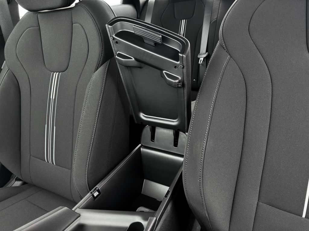 2025 Hyundai Elantra SEL - Photo 18
