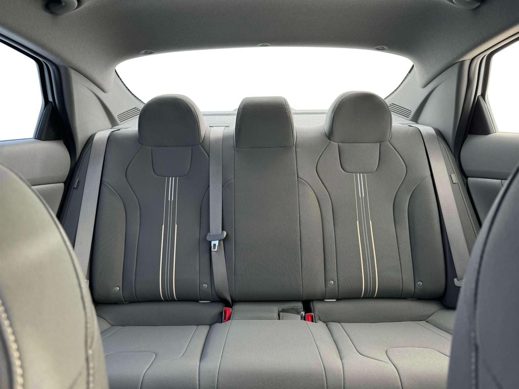 2025 Hyundai Elantra SEL - Photo 16