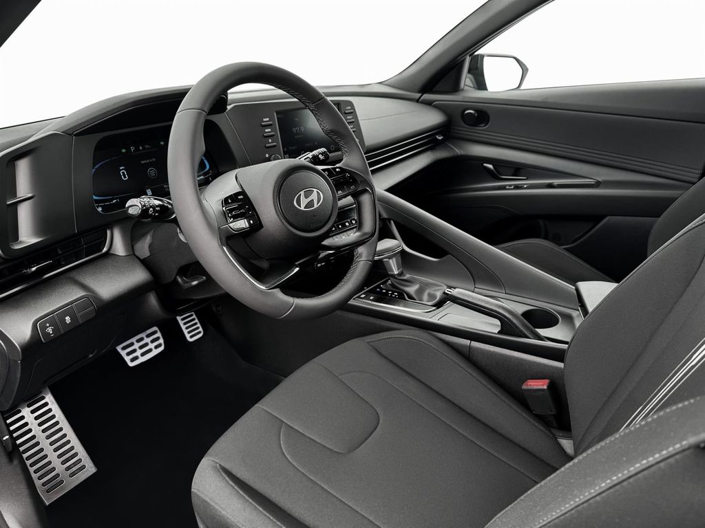 2025 Hyundai Elantra SEL - Photo 14