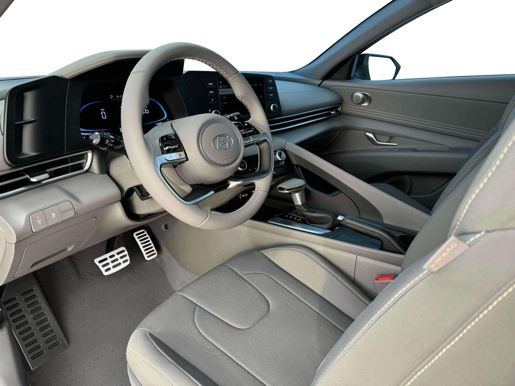 2025 Hyundai Elantra SEL - Photo 14