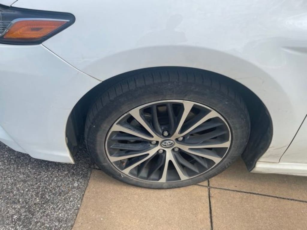Used 2018 Toyota Camry SE Sedan
