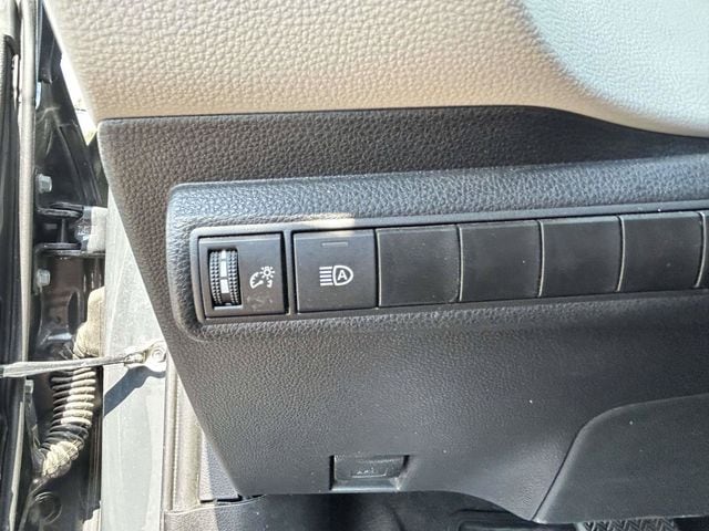 2024 Toyota Corolla LE - Photo 14