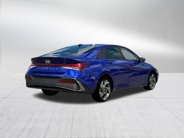 2025 Hyundai Elantra SEL - Photo 16