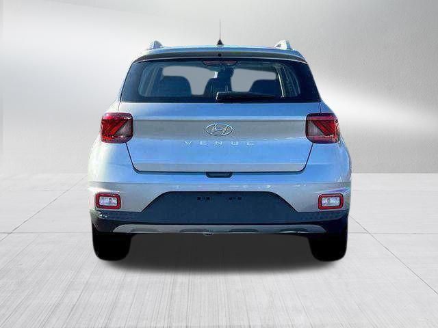 2025 Hyundai Venue SEL - Photo 15