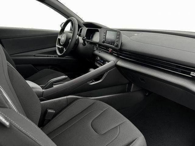 2025 Hyundai Elantra SEL - Photo 24