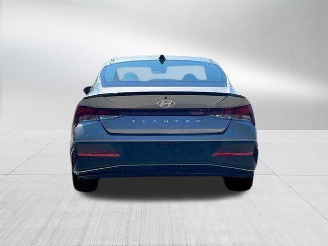 2025 Hyundai Elantra SEL - Photo 15