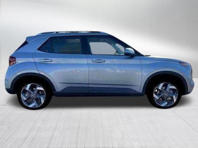2025 Hyundai Venue SEL - Photo 18