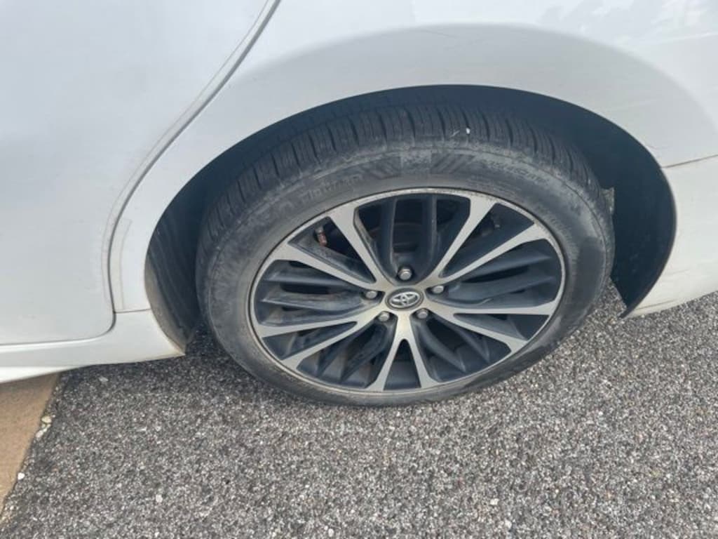 Used 2018 Toyota Camry SE Sedan