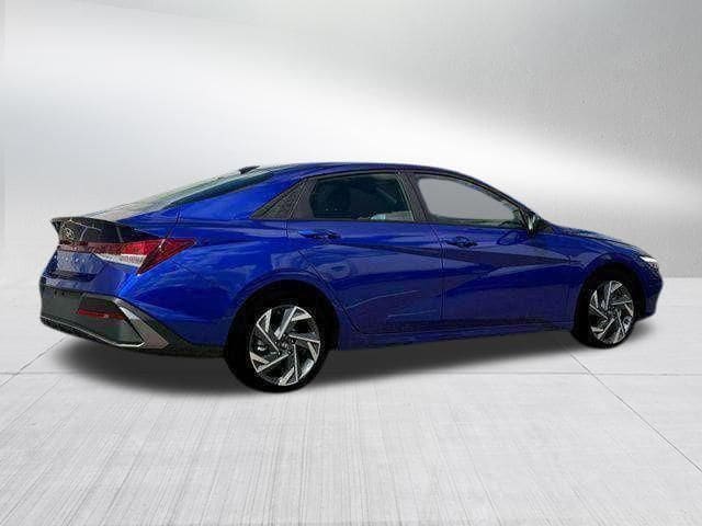 2025 Hyundai Elantra SEL - Photo 17