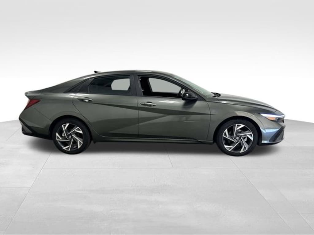 Used 2025 Hyundai Elantra SEL Sport Sedan