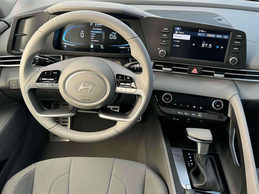 2025 Hyundai Elantra SEL - Photo 17