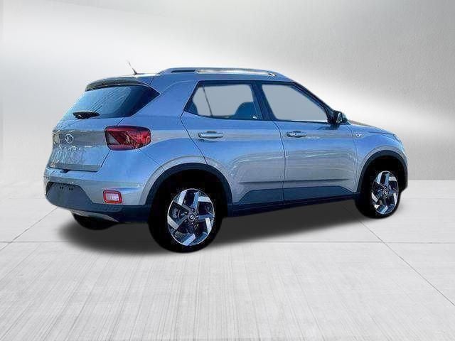 2025 Hyundai Venue SEL - Photo 17