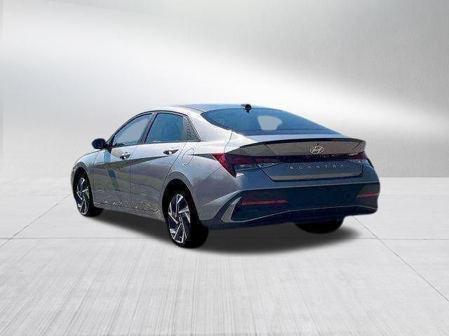 2025 Hyundai Elantra SEL - Photo 14