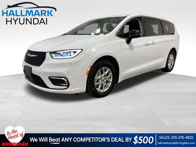 2024 Chrysler Pacifica Touring L's photo