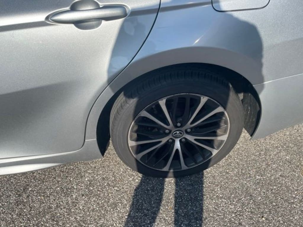 Used 2019 Toyota Camry SE Sedan