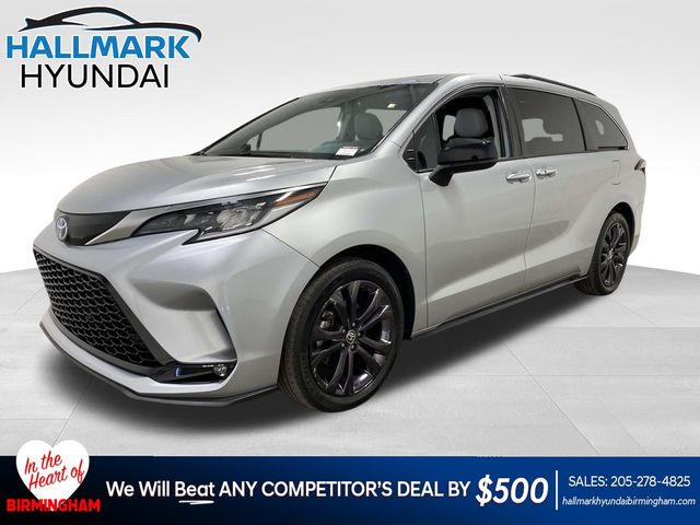 2022 Toyota Sienna XSE's photo