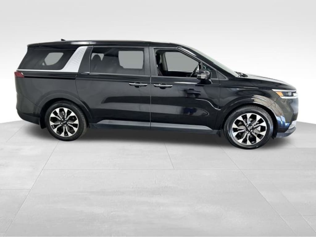 Used 2024 Kia Carnival EX MPV