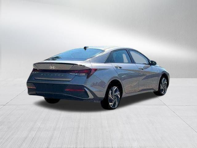 2025 Hyundai Elantra SEL - Photo 16