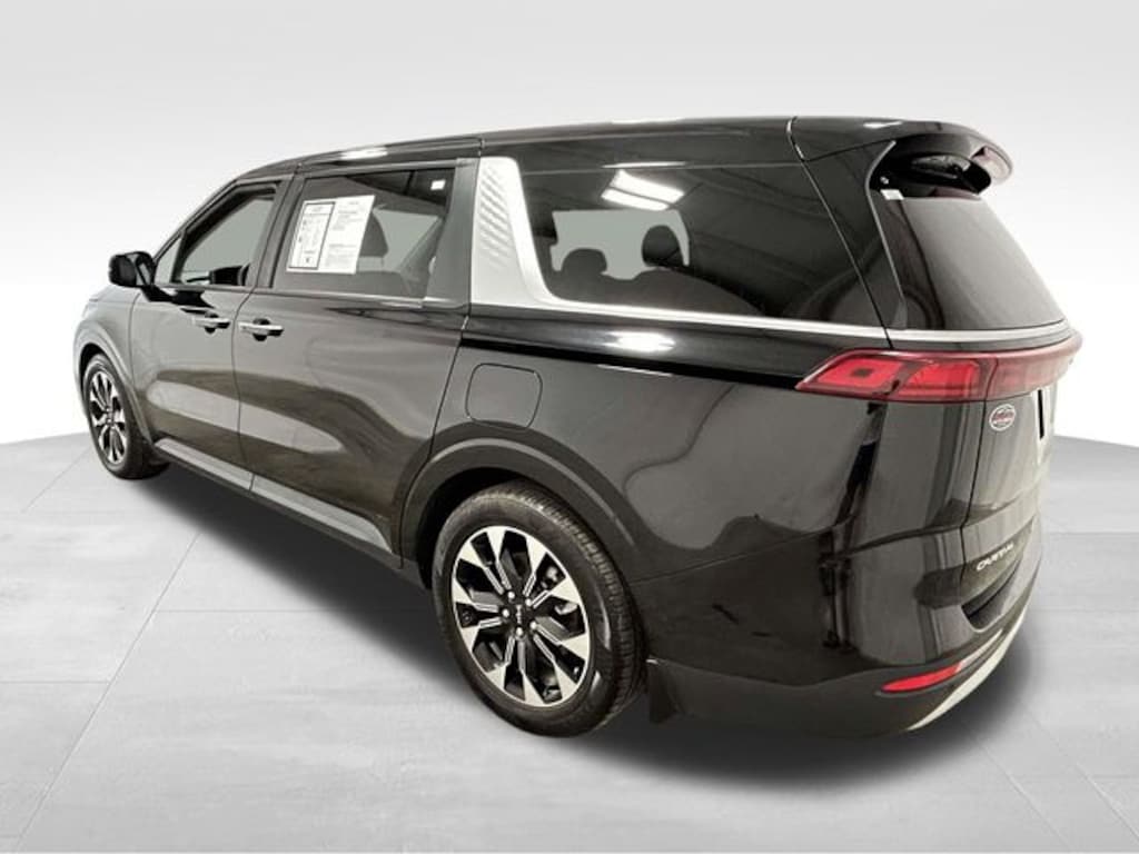 Used 2024 Kia Carnival EX MPV