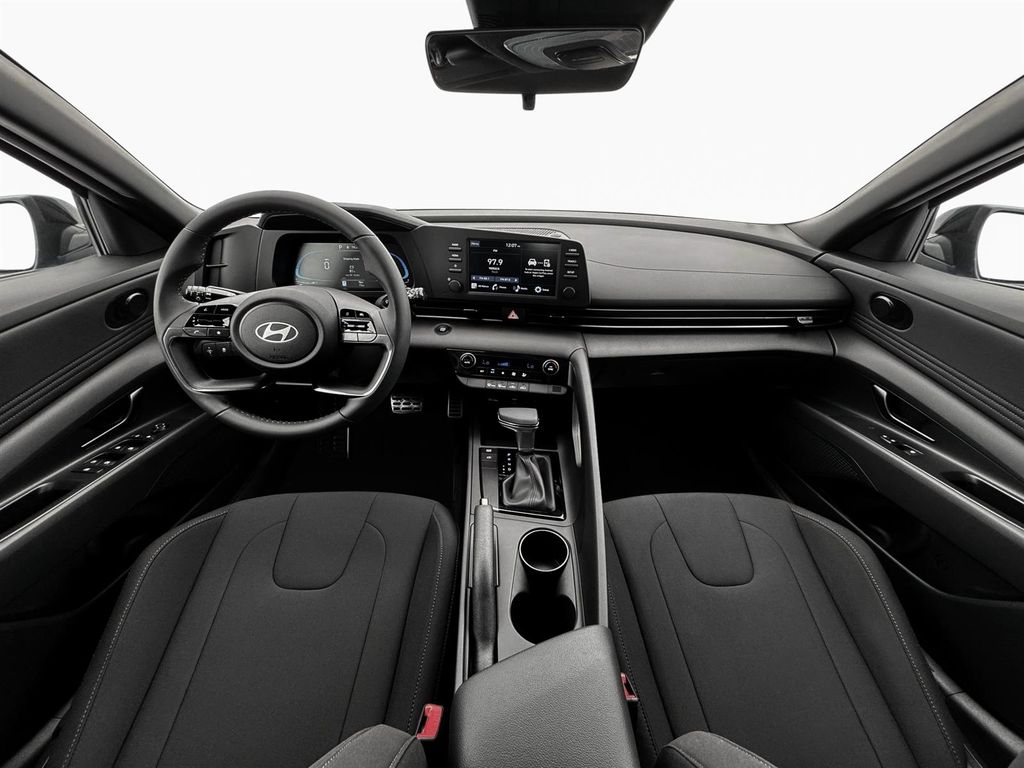 2025 Hyundai Elantra SEL - Photo 13