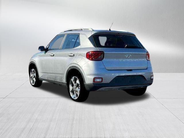 2025 Hyundai Venue SEL - Photo 14