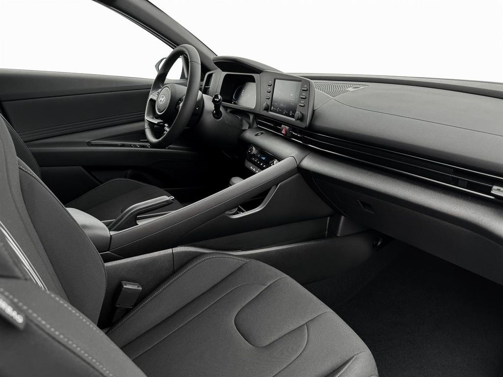 2025 Hyundai Elantra SEL - Photo 15