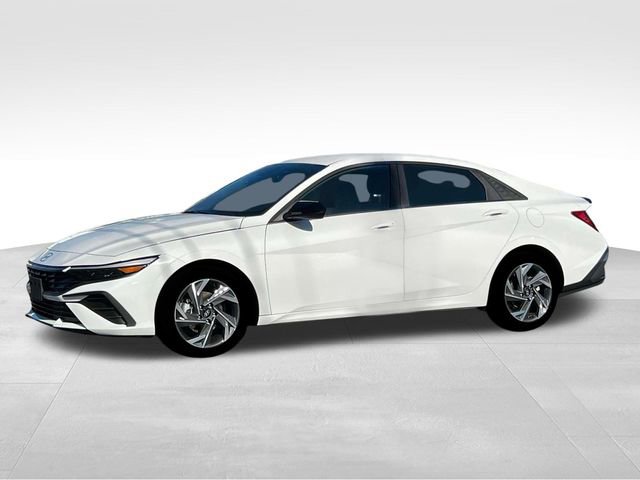 2025 Hyundai Elantra SEL Sport photo 2