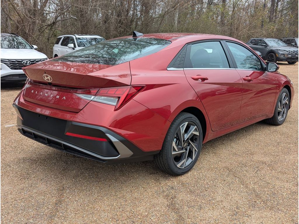 2025 Hyundai Elantra SEL - Photo 2