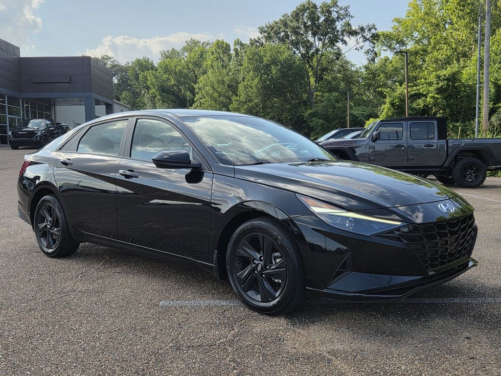 Used 2023 Hyundai Elantra SEL Sedan