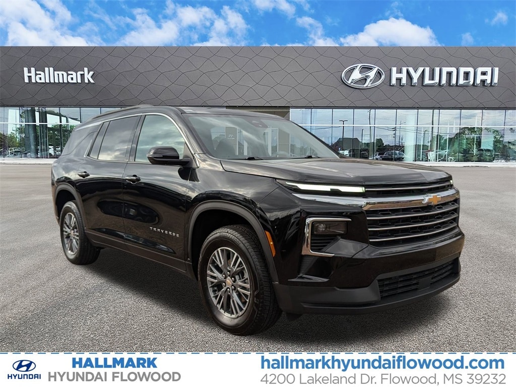 2025 Chevrolet Traverse LT's photo