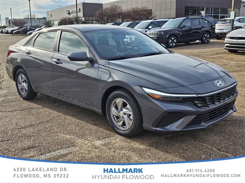 New 2026 Hyundai Elantra SE Sedan