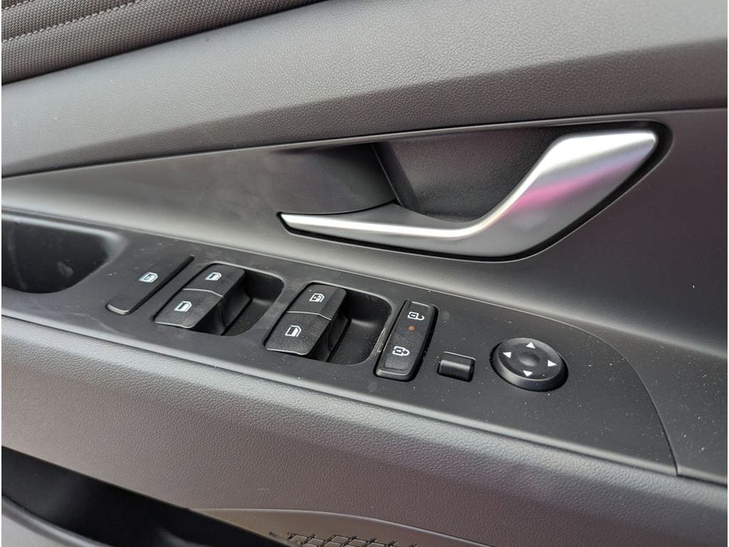 2025 Hyundai Elantra SEL - Photo 16