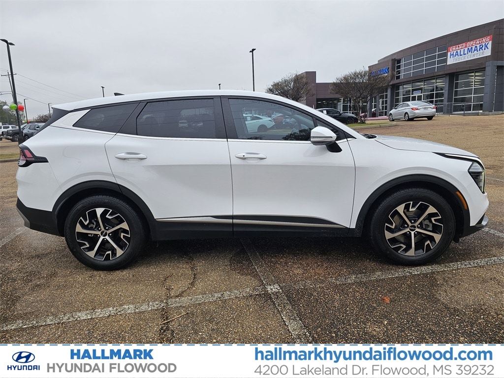 2024 Kia Sportage EX's photo