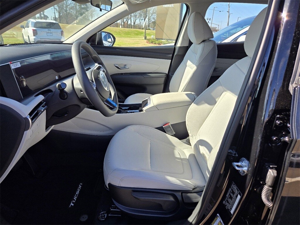 2025 Hyundai Tucson SE photo 2