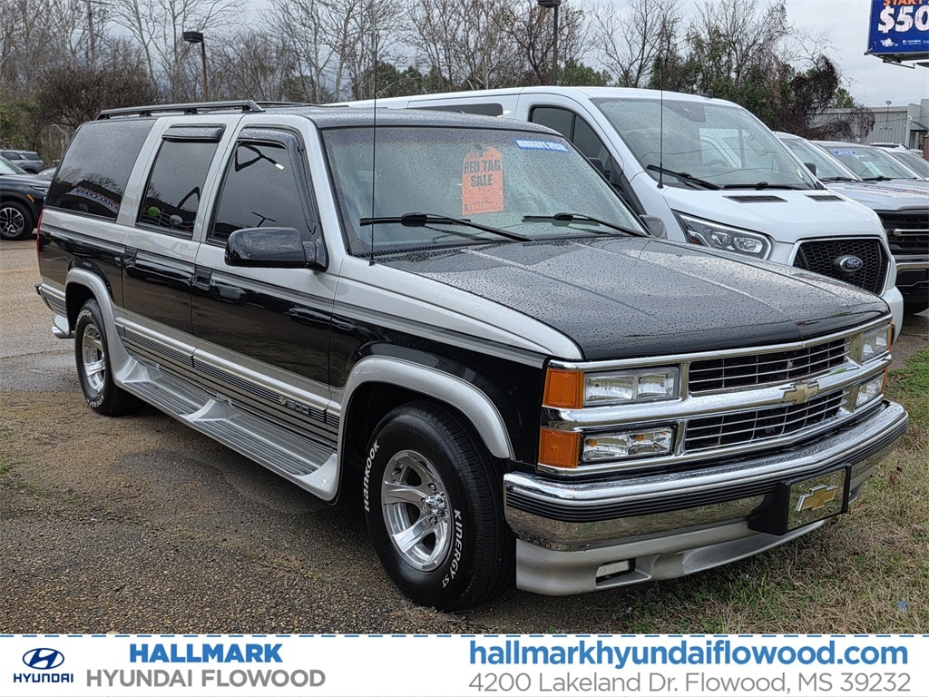 1996 Chevrolet Suburban's photo
