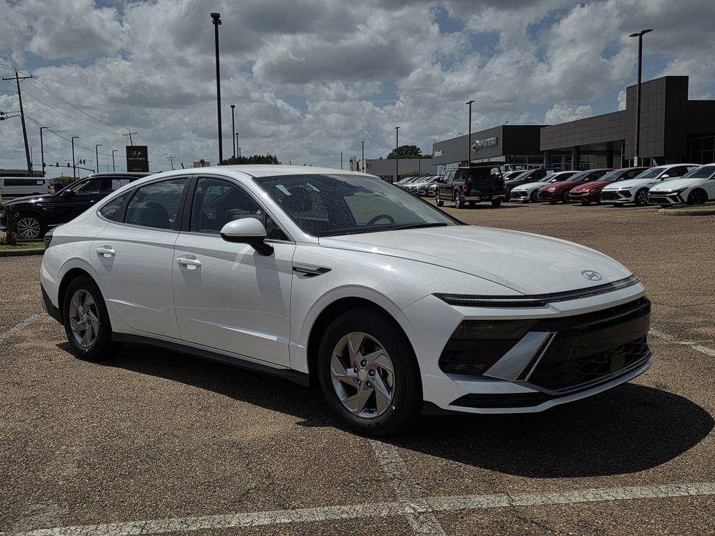 2026 Hyundai Sonata SE's photo