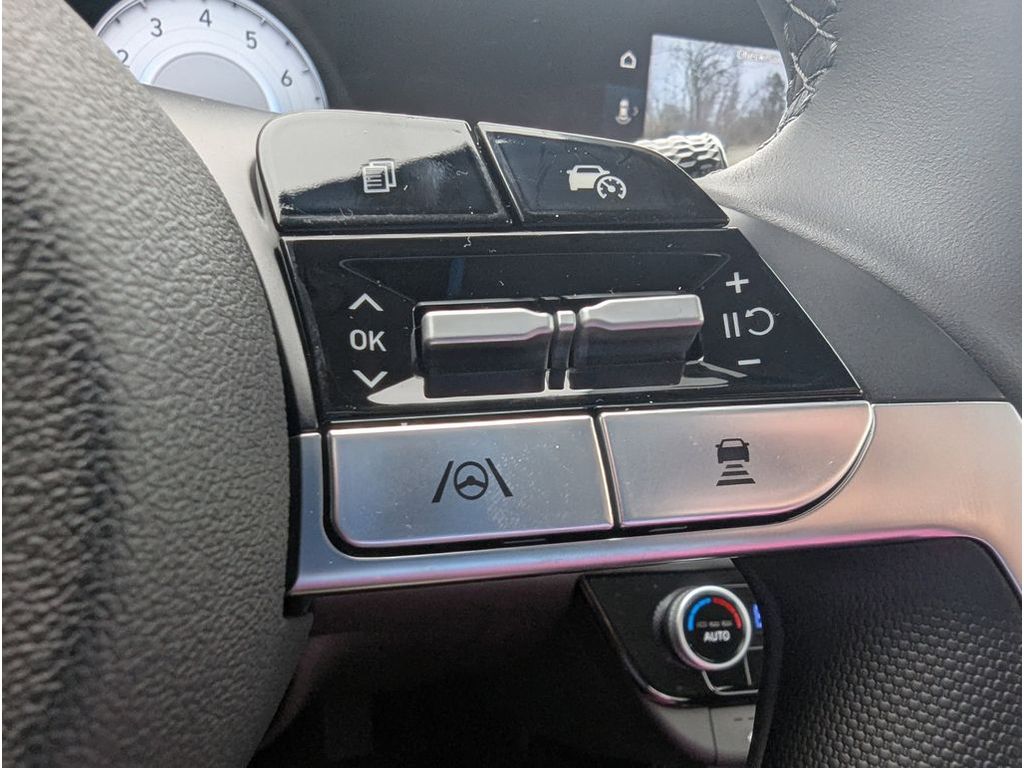 2025 Hyundai Elantra SEL - Photo 22