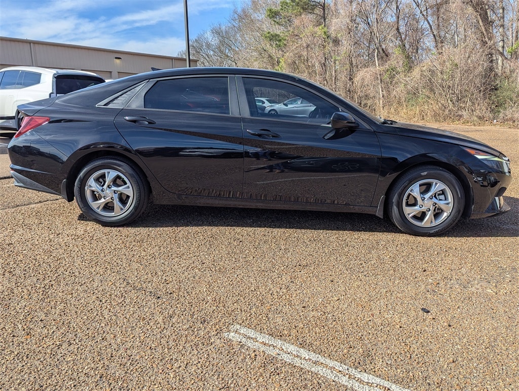 Used 2022 Hyundai Elantra SE with VIN KMHLL4AG3NU368434 for sale in Flowood, MS