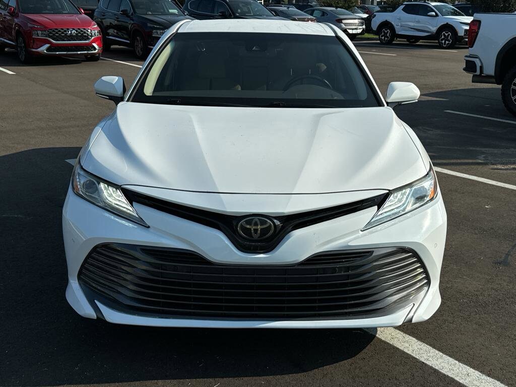 Used 2018 Toyota Camry XLE with VIN 4T1B11HK2JU112516 for sale in Flowood, MS