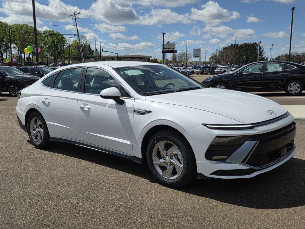 2026 Hyundai Sonata SE's photo