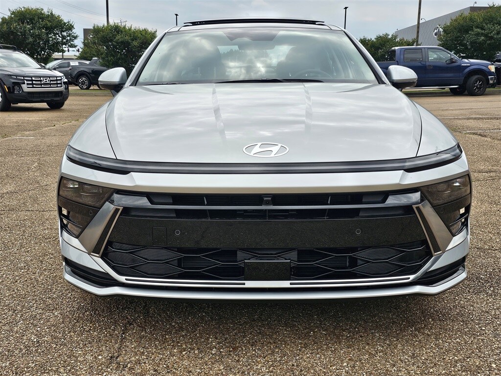 2025 Hyundai Sonata Hybrid Limited photo 2