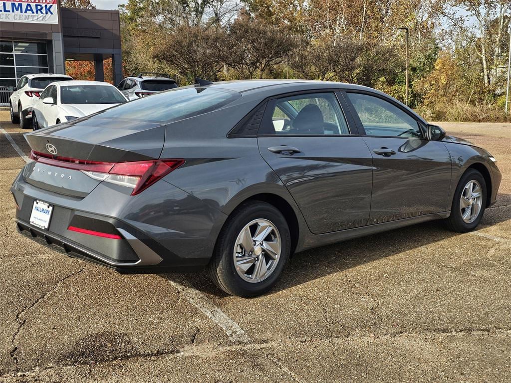 New 2026 Hyundai Elantra SE Sedan