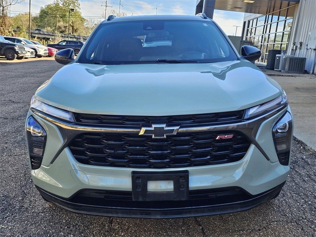 2024 Chevrolet Trax photo 2