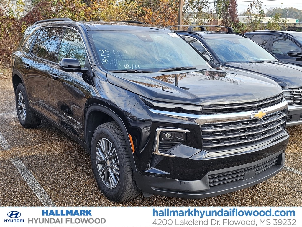 2025 Chevrolet Traverse LT's photo