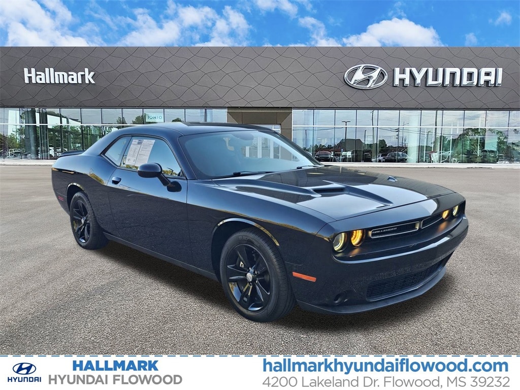 2023 Dodge Challenger SXT's photo