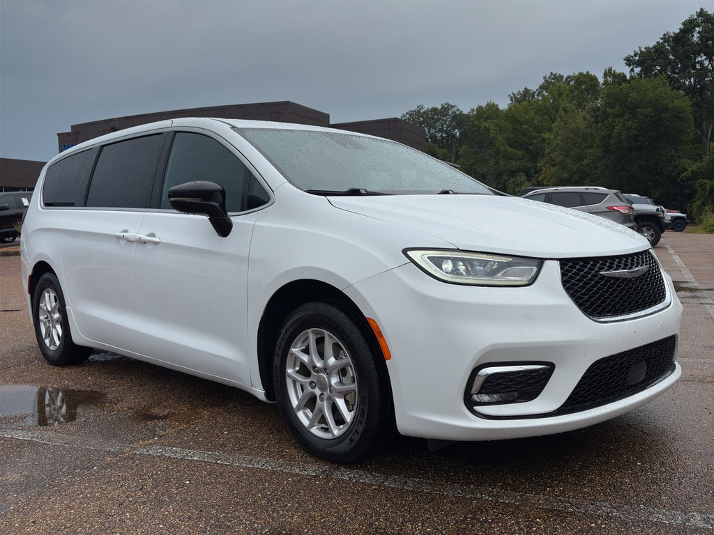 Used 2024 Chrysler Pacifica Touring Passenger Van