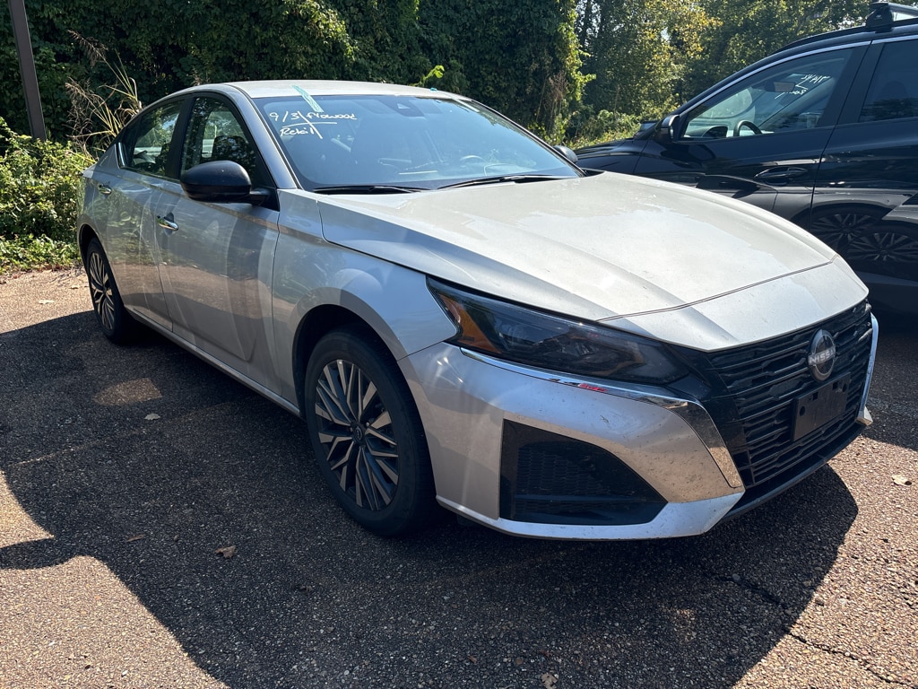 Used 2025 Nissan Altima SV Sedan