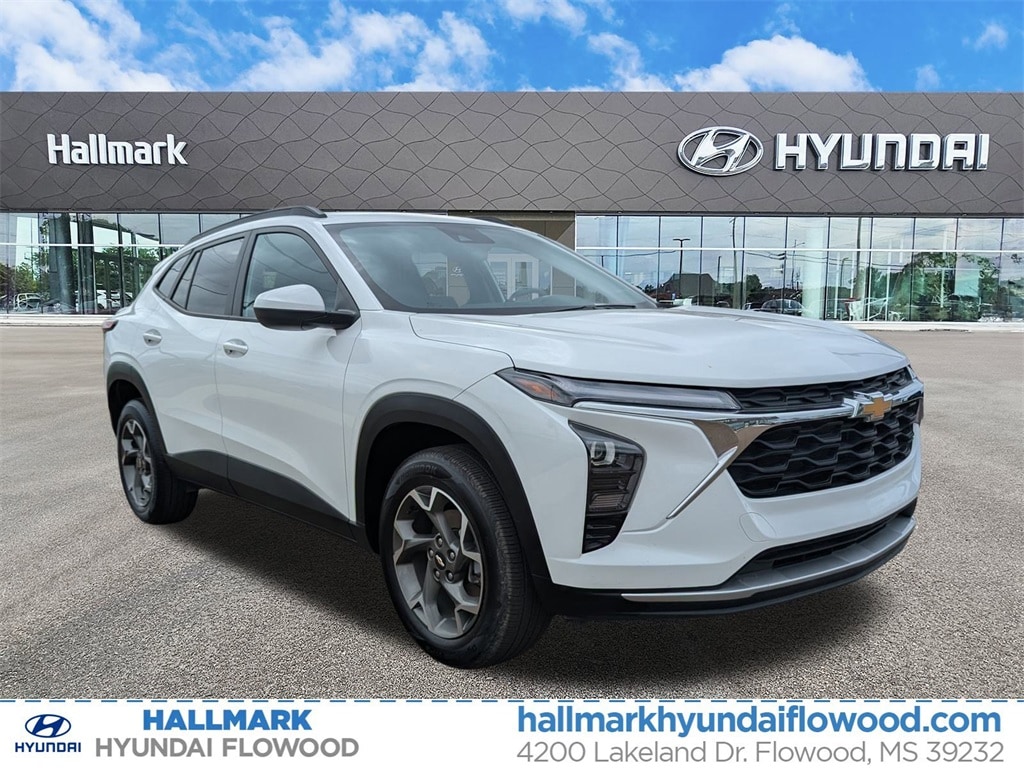 Used 2025 Chevrolet Trax LT SUV